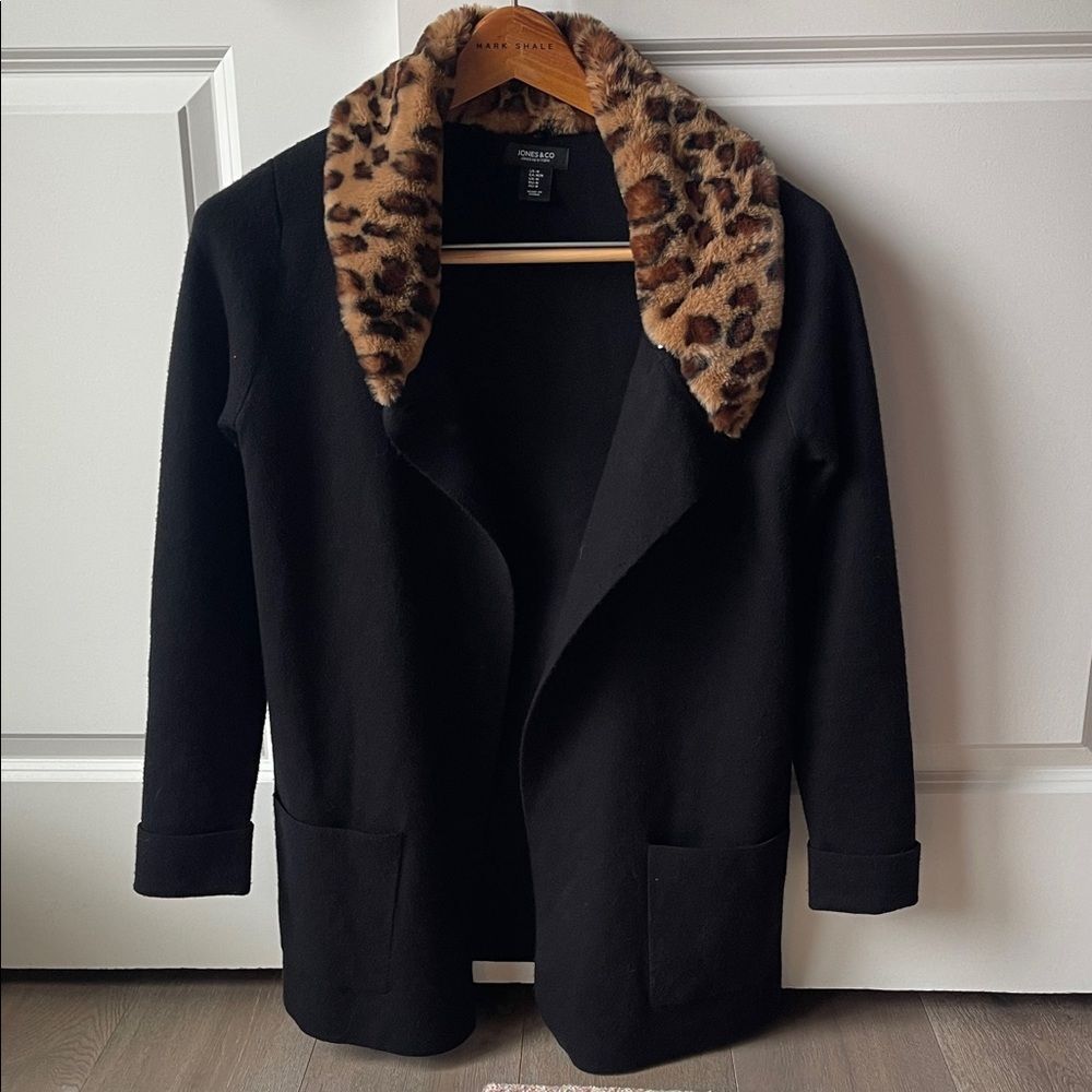 Jones & Co  Black sweeter Jacket with Leopard Print Collar